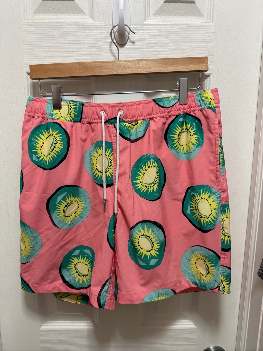 Bonobos Men’s Pink Kiwi Print Swim Shorts size M